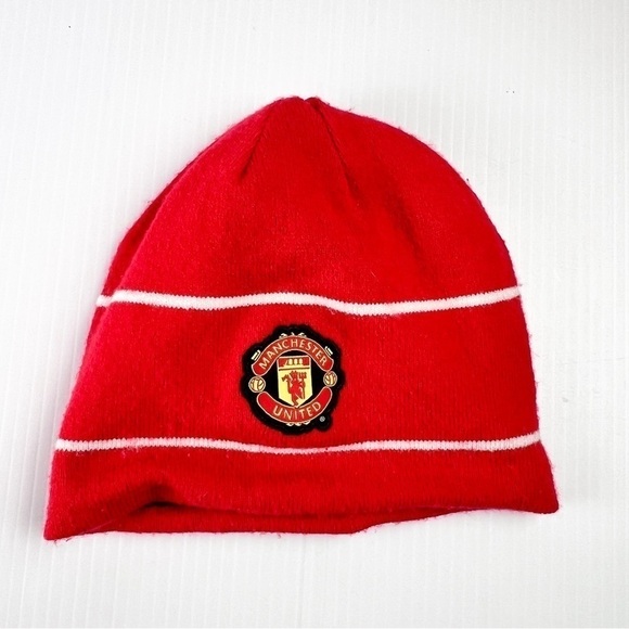 Nike Unisex Red & Black Reversible MAN UTD Beanie - Picture 2 of 5